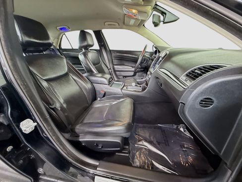 Used 2019 Chrysler 300 Limited image 29