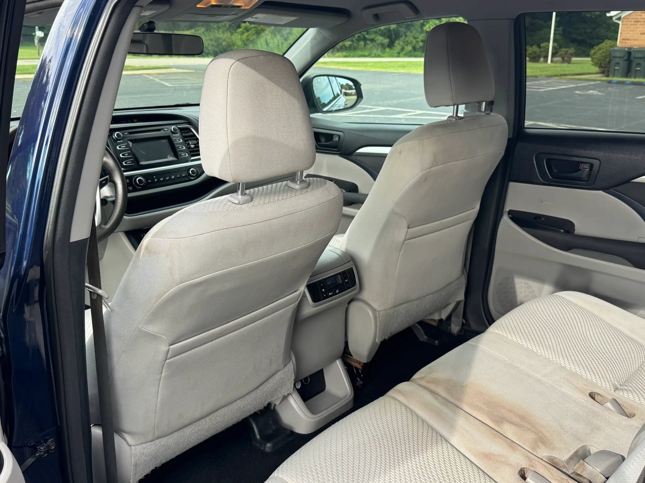 Used 2015 Toyota Highlander LE FWD image 14