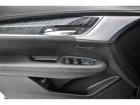 Used 2024 Cadillac XT6 Premium Luxury AWD/4WD image 32