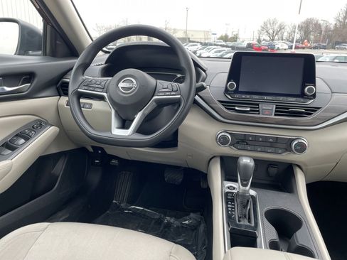 Used 2025 Nissan Altima 2.5 SV image 33