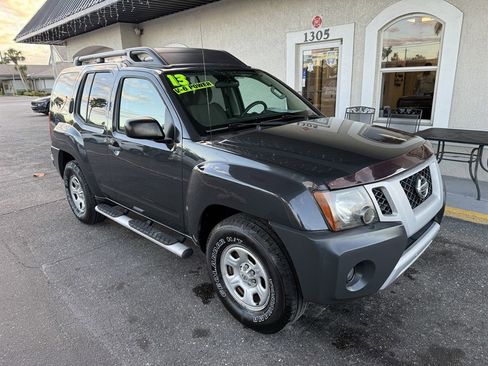 Used 2013 Nissan Xterra X image 2