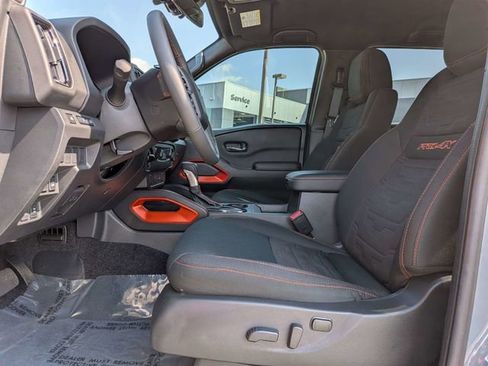 Used 2025 Nissan Frontier PRO-4X image 19