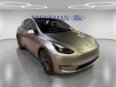 Used 2024 Tesla Model Y Long Range image 3