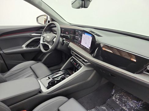Used 2025 Audi Q5 Premium Plus w/ Premium Plus AWD/4WD image 30
