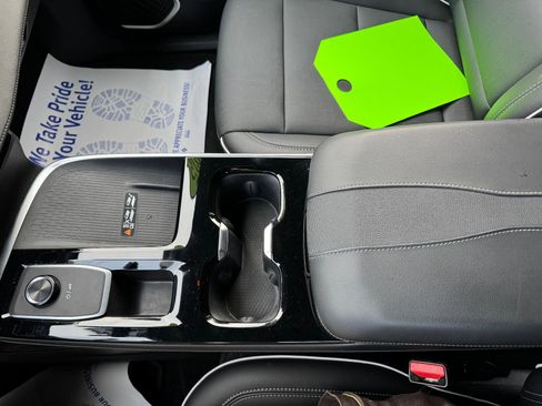 Used 2025 Buick Enclave Preferred image 41