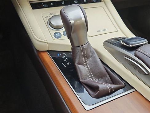 Used 2017 Lexus ES 300h w/ Luxury Package image 11