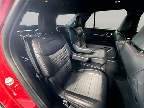 Used 2025 Ford Explorer ST-Line w/ Premium Package RWD image 19
