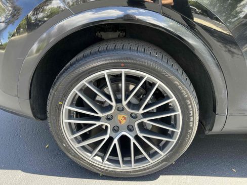Used 2019 Porsche Cayenne S image 87