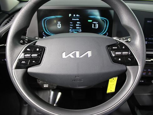 Used 2025 Kia Niro LX FWD image 11