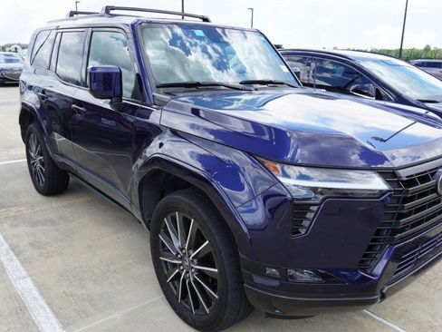 Used 2024 Lexus GX 550 w/ Accessory Package (Z1) AWD/4WD image 3