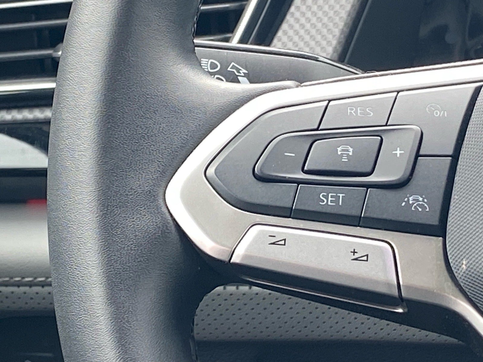 Certified 2026 Volkswagen Atlas Peak Edition AWD/4WD image 6