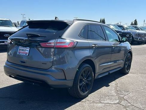 Certified 2022 Ford Edge SE w/ Black Appearance Package image 3