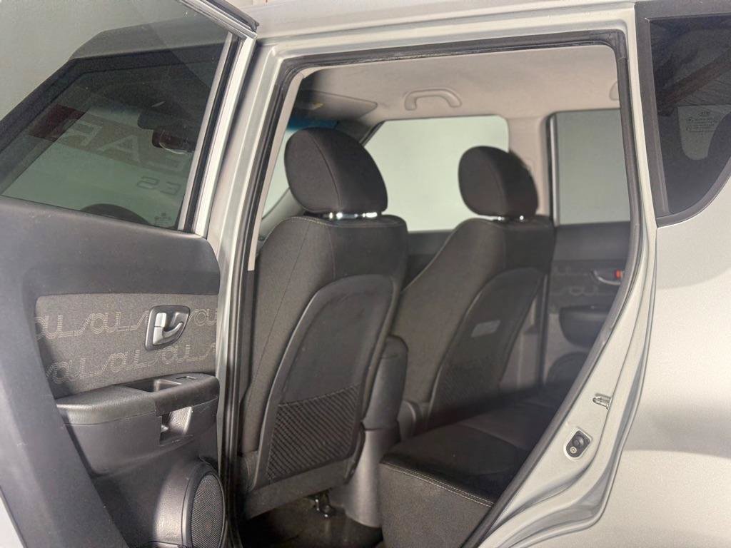 Used 2013 Kia Soul + FWD image 10