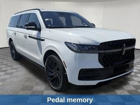 Used 2025 Lincoln Navigator L Reserve w/ Jet Appearance Package AWD/4WD image 8