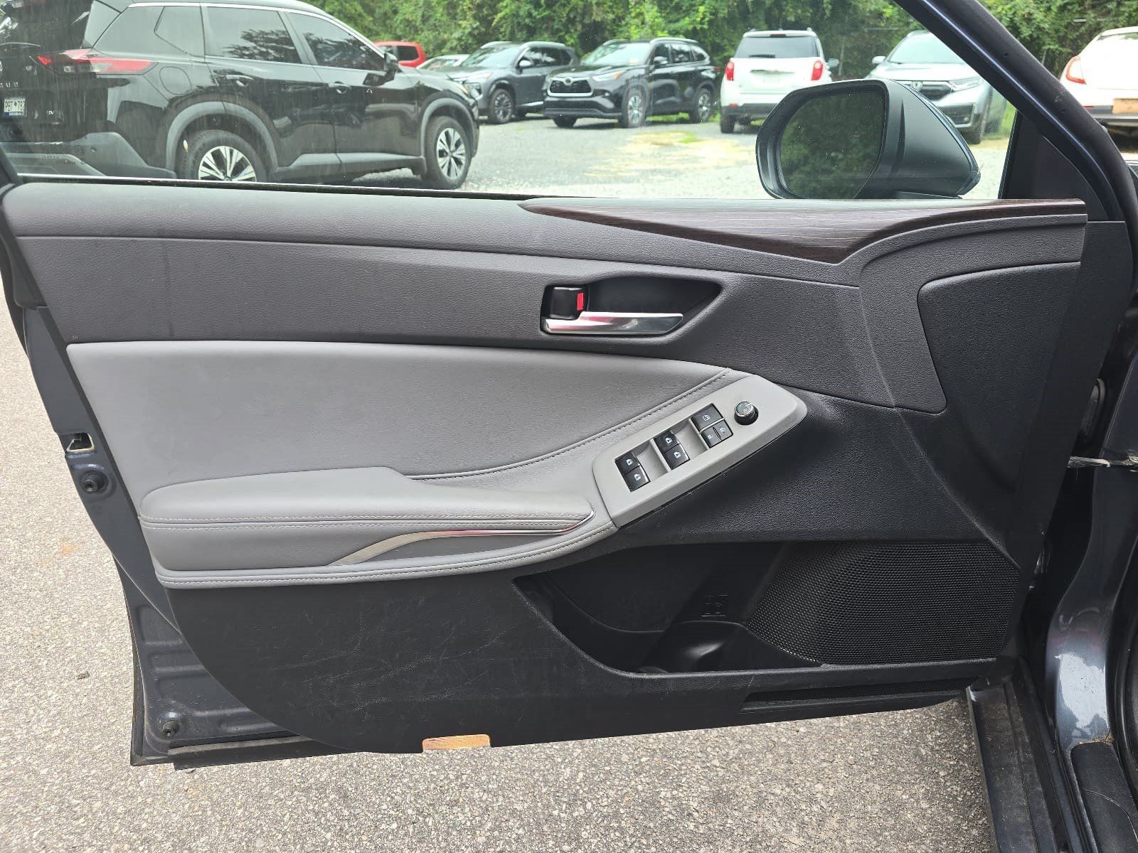 Used 2019 Toyota Avalon XLE w/ Moonroof Package FWD image 19