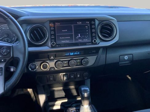 Used 2022 Toyota Tacoma TRD Off-Road AWD/4WD image 7