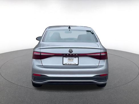 Used 2025 Volkswagen Jetta SE image 11