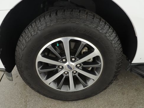 Used 2020 Ford Expedition XLT image 7