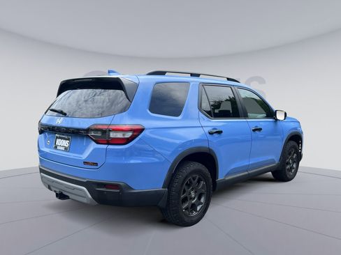 Used 2025 Honda Pilot TrailSport image 7