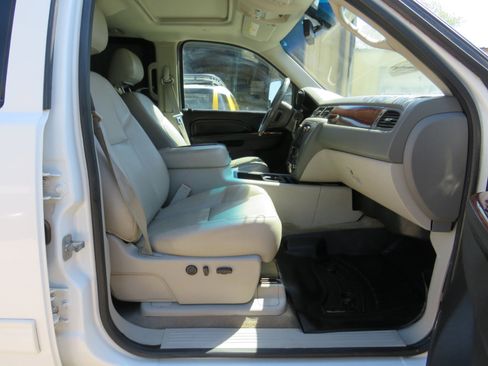 Used 2013 GMC Sierra 2500 SLT w/ SLT Convenience Package image 19