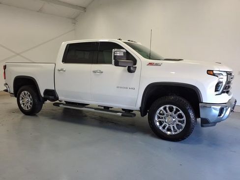 Used 2025 Chevrolet Silverado 2500 LTZ w/ LTZ Premium Package AWD/4WD image 2
