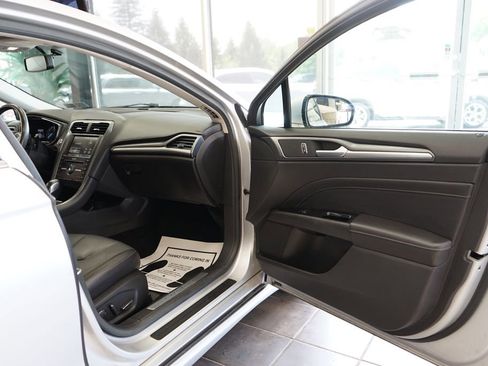 Used 2016 Ford Fusion Titanium FWD image 39