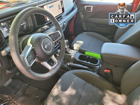 Used 2025 Jeep Wrangler Unlimited Sahara w/ Safety Group AWD/4WD image 18