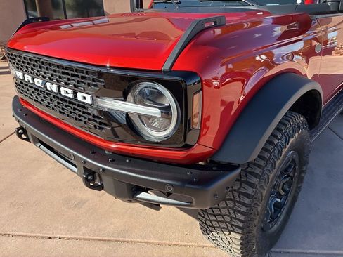 Certified 2024 Ford Bronco Wildtrak image 3