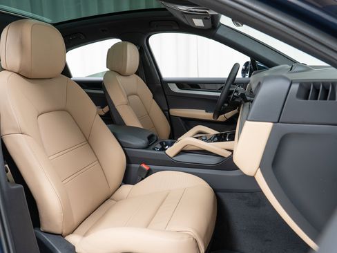 New 2026 Porsche Cayenne Coupe AWD/4WD image 26
