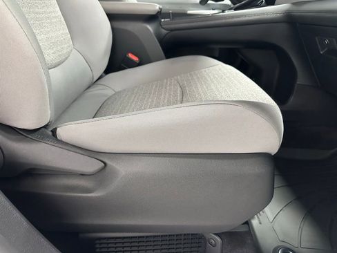 Used 2025 Toyota Sienna LE FWD image 63
