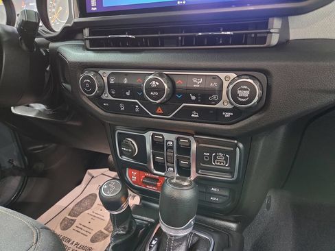 Used 2024 Jeep Wrangler Unlimited Sport AWD/4WD image 16