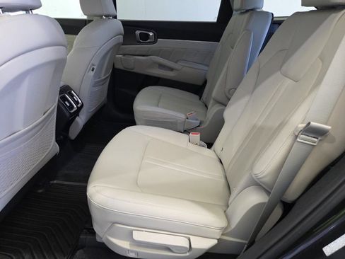 Used 2025 Kia Sorento SX AWD/4WD image 10