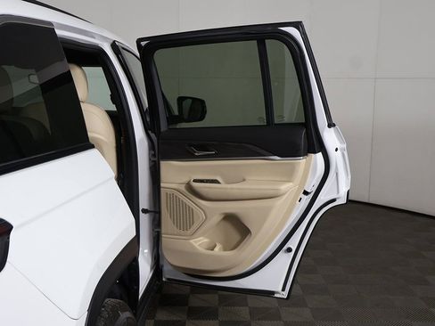 Used 2024 Jeep Grand Cherokee Limited AWD/4WD image 22