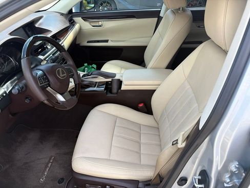 Used 2017 Lexus ES 350 w/ Luxury Package FWD image 3
