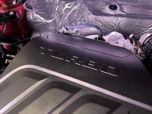Used 2025 Chevrolet Trax LT FWD image 31