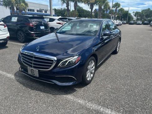 Used 2017 Mercedes-Benz E 300 4MATIC image 2