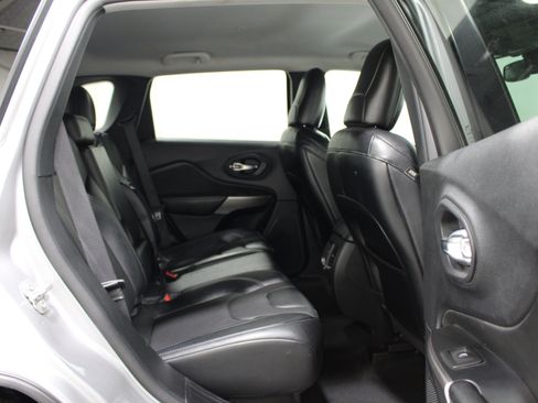 Used 2022 Jeep Cherokee Latitude Lux AWD/4WD image 18