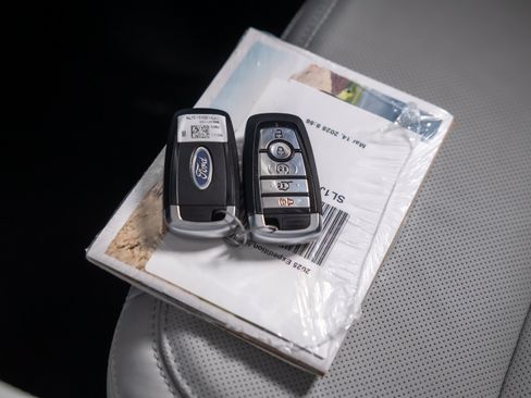 Used 2025 Ford Expedition Platinum w/ Platinum Ultimate Package AWD/4WD image 39