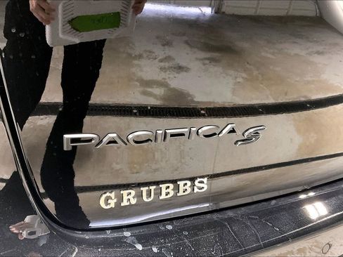 New 2026 Chrysler Pacifica Limited w/ Uconnect Theater Family Group image 39