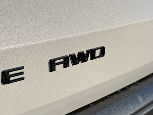 New 2026 Chevrolet Traverse Z71 w/ LPO, Floor Liner Package image 13