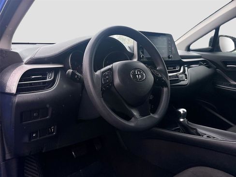 Used 2020 Toyota C-HR LE image 9