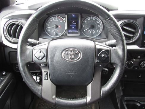 Used 2016 Toyota Tacoma TRD Off-Road image 20