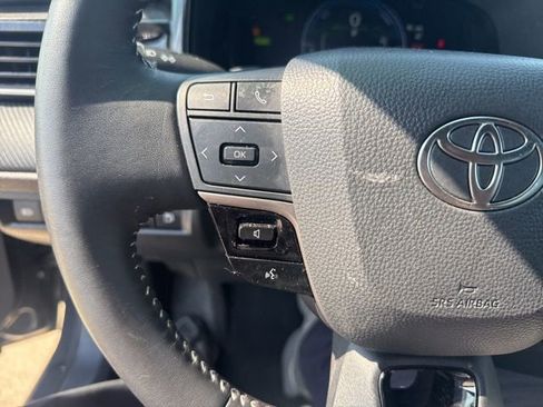 Used 2025 Toyota Camry SE image 13