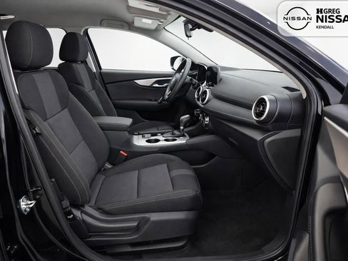 Used 2025 Chevrolet Blazer LT FWD image 11