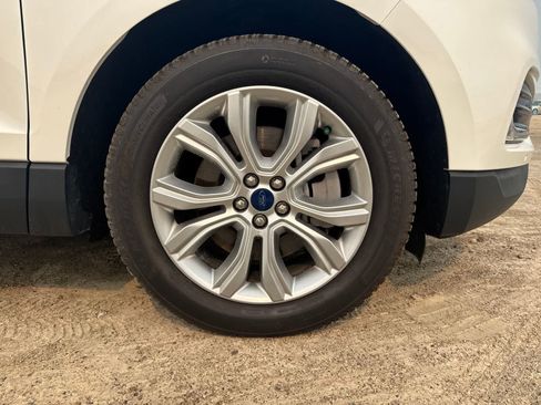 Used 2022 Ford Edge Titanium w/ Equipment Group 301A AWD/4WD image 18