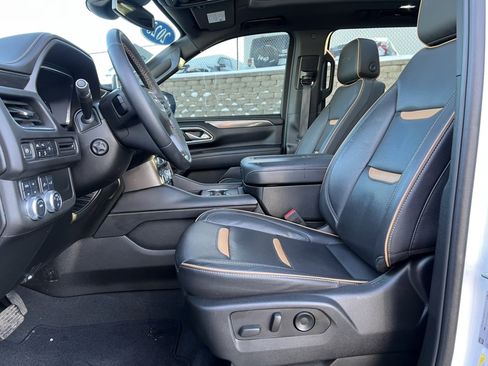 Used 2023 GMC Yukon XL AT4 image 5