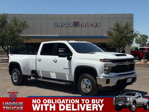 Used 2024 Chevrolet Silverado 3500 LT AWD/4WD image 3