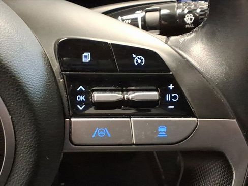 Used 2021 Hyundai Elantra Limited image 19