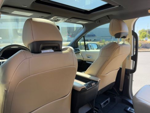 Used 2023 Toyota Sienna XLE image 19