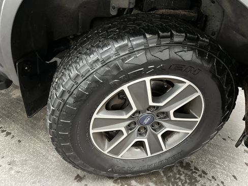 Used 2016 Ford F150 XLT w/ Equipment Group 302A Luxury image 11